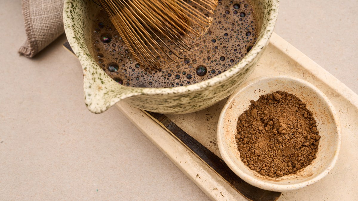 Reddish-brown hojicha powder