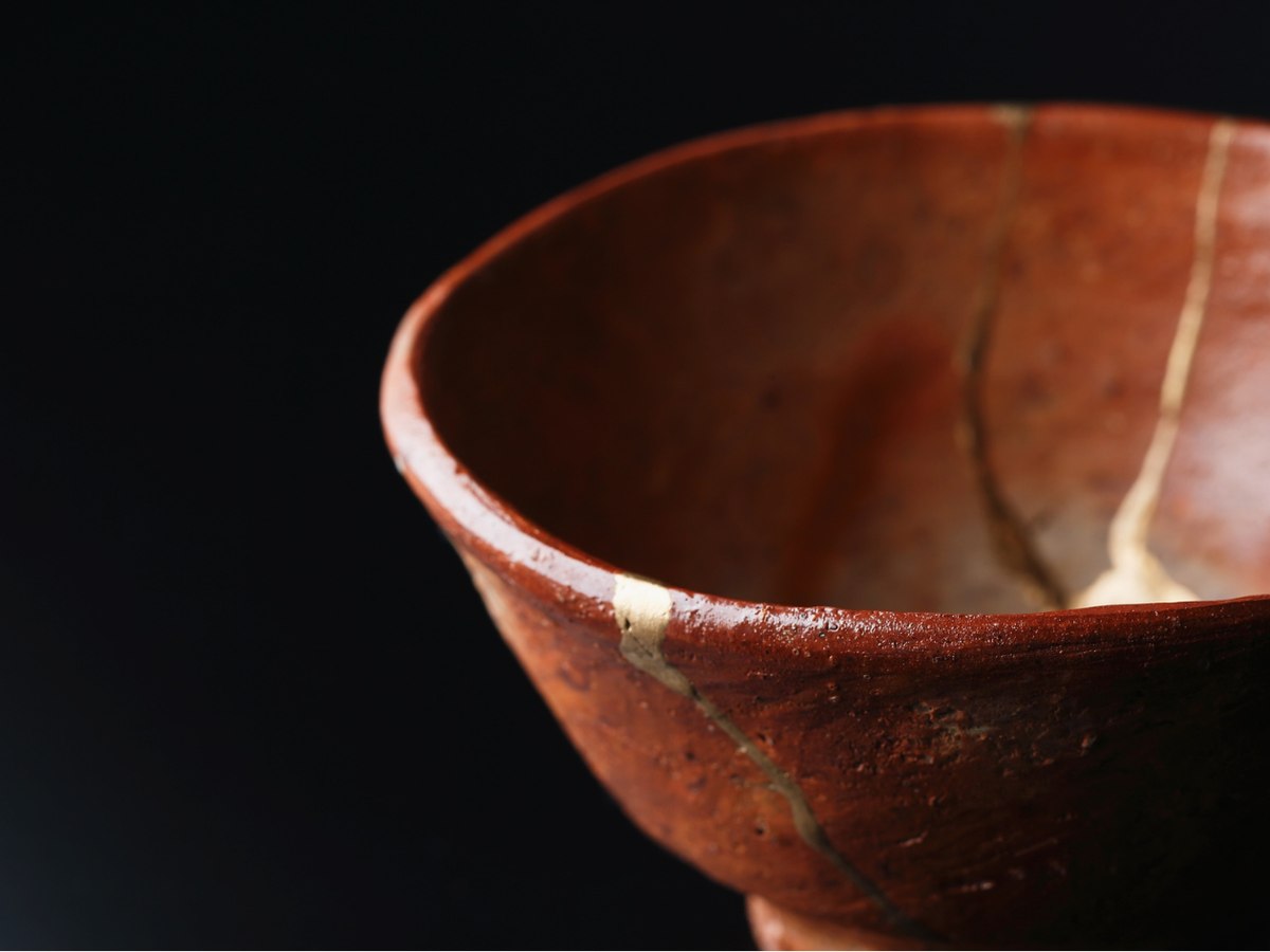 Close-up of Bizen ware surface showing natural ash markings